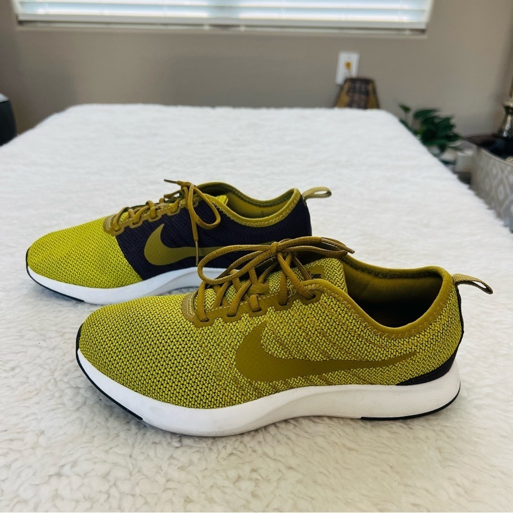 Nike Dual tone Racer Unisex Sneakers Shoes W 7 M 5.5 EU 38